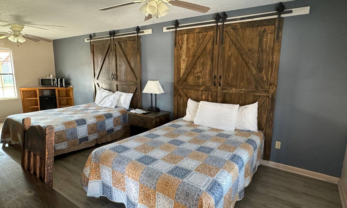 Pilot Point Hotel | Four Horsemen Hotel