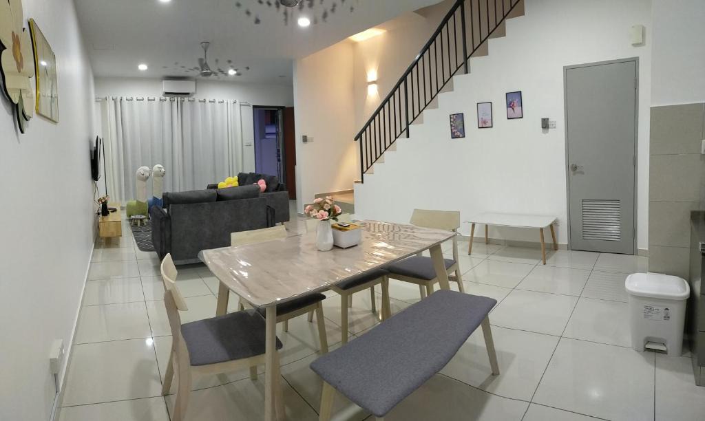 Tebrau House | Four Leaf Clover Residence @ Crest Mount Austin JB