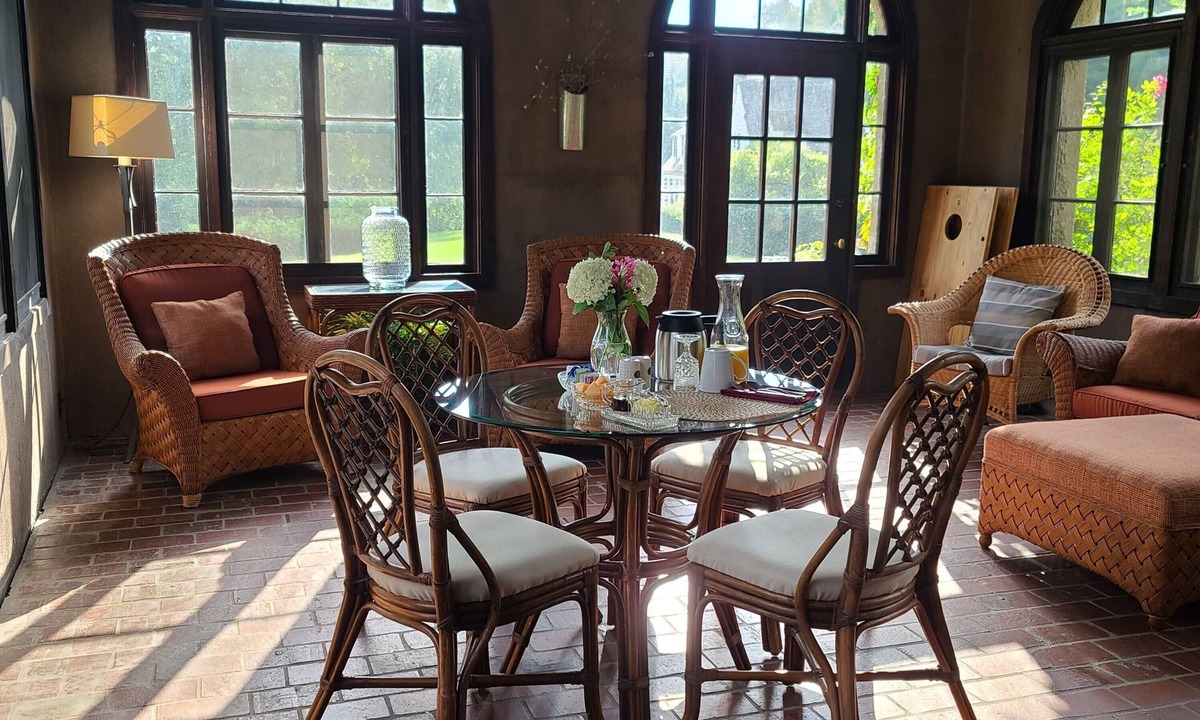 Dubuque Bed & Breakfast | Four Mounds Inn