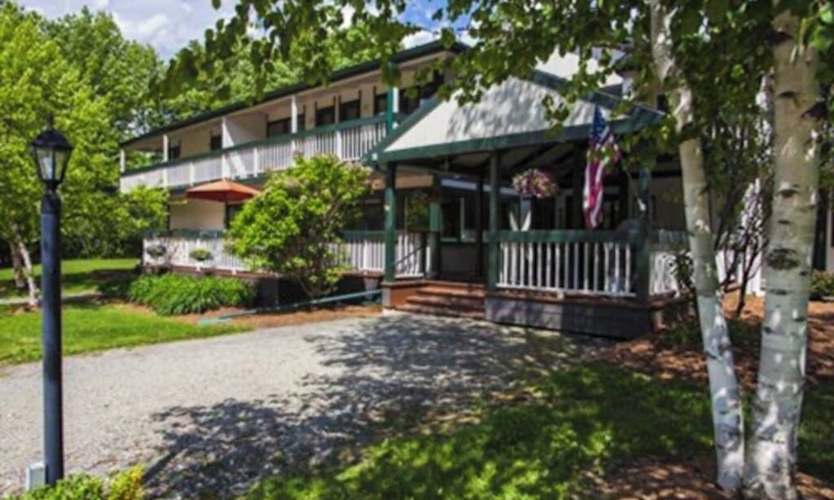 Warren Condo | Four Season Condo: seasonal pool, ski, hike & golf