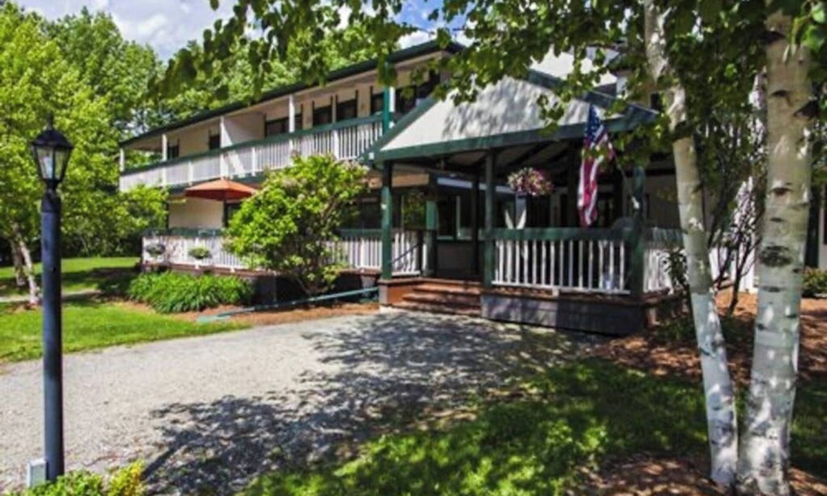 Warren Condo | Four Season Condo: ski, hike, golf & seasonal pool