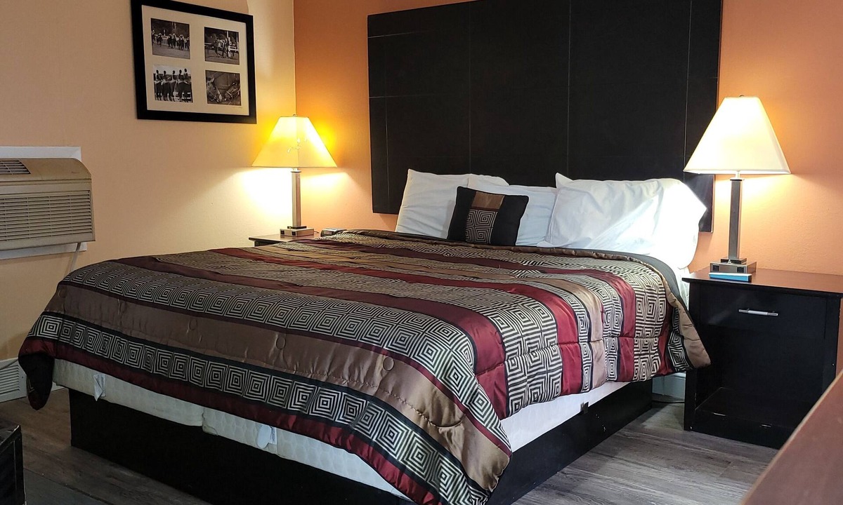 Castleton-on-Hudson Hotel | Four Season Motel