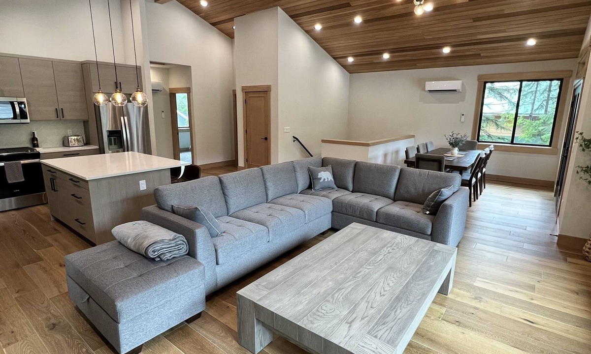 Hyak Cabin | Four season