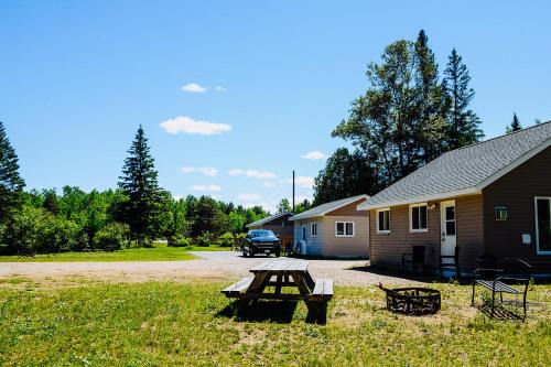 Madawaska Cabin | Four Seasons Algonquin Cabins