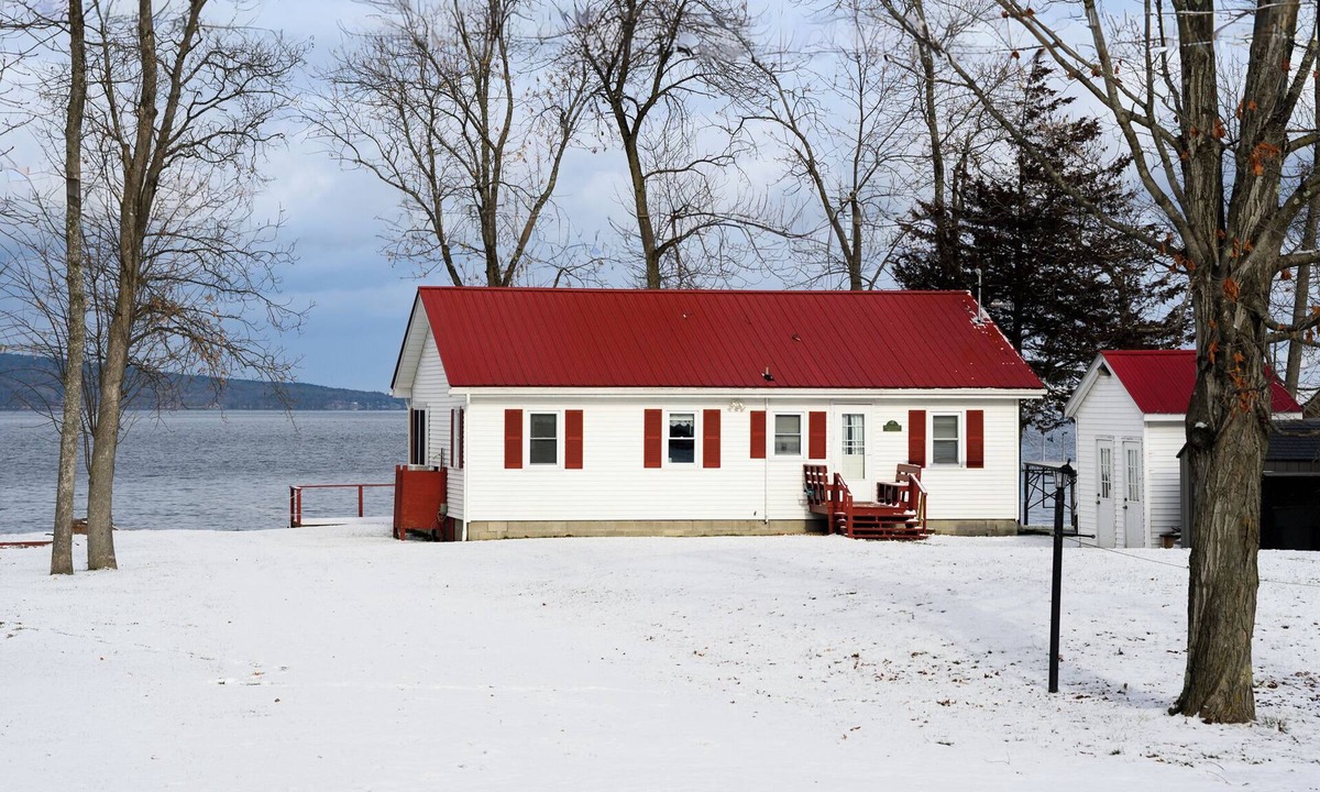 Willsboro Cottage | Four Seasons cottage on Lake Champlain waterfront