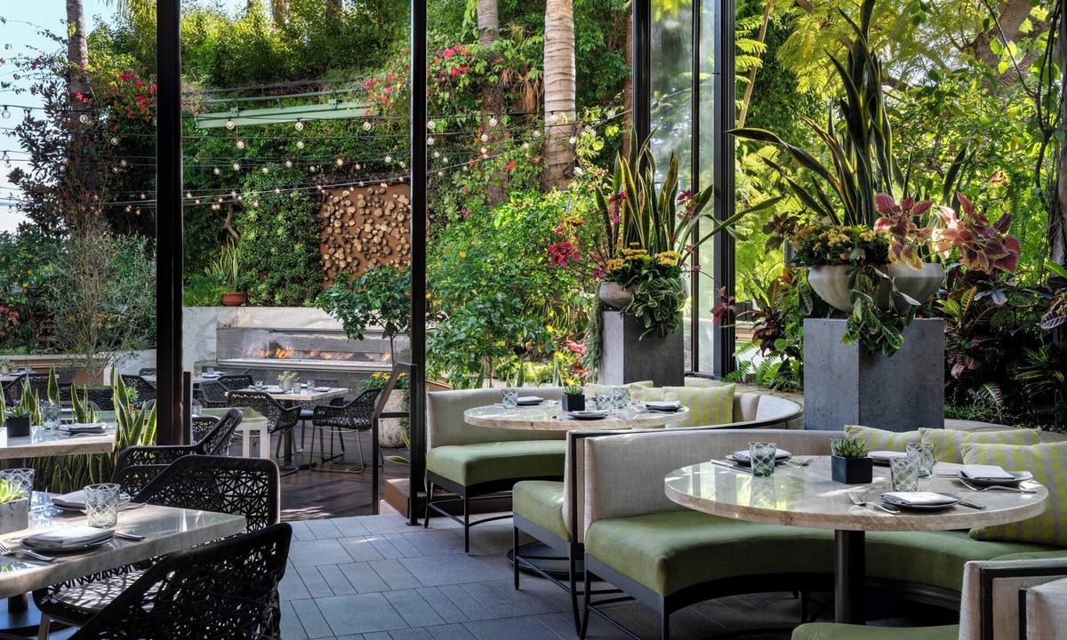 Beverly Grove Hotel | Four Seasons Los Angeles at Beverly Hills