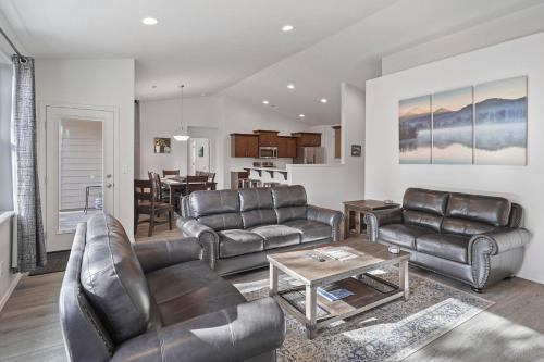 Oregon Water Wonderland House | Four Seasons Retreat