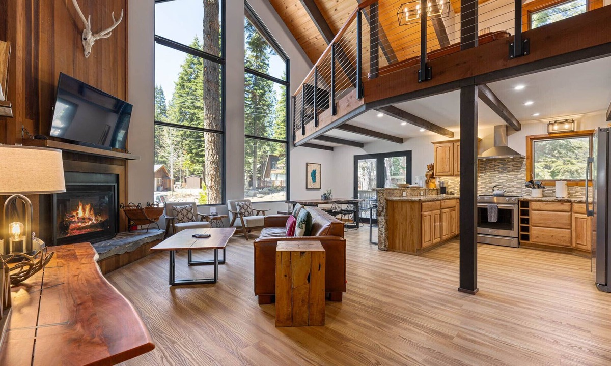 Carnelian Bay House | Four Summits- Hot Tub- Pool Table- Close to Lake