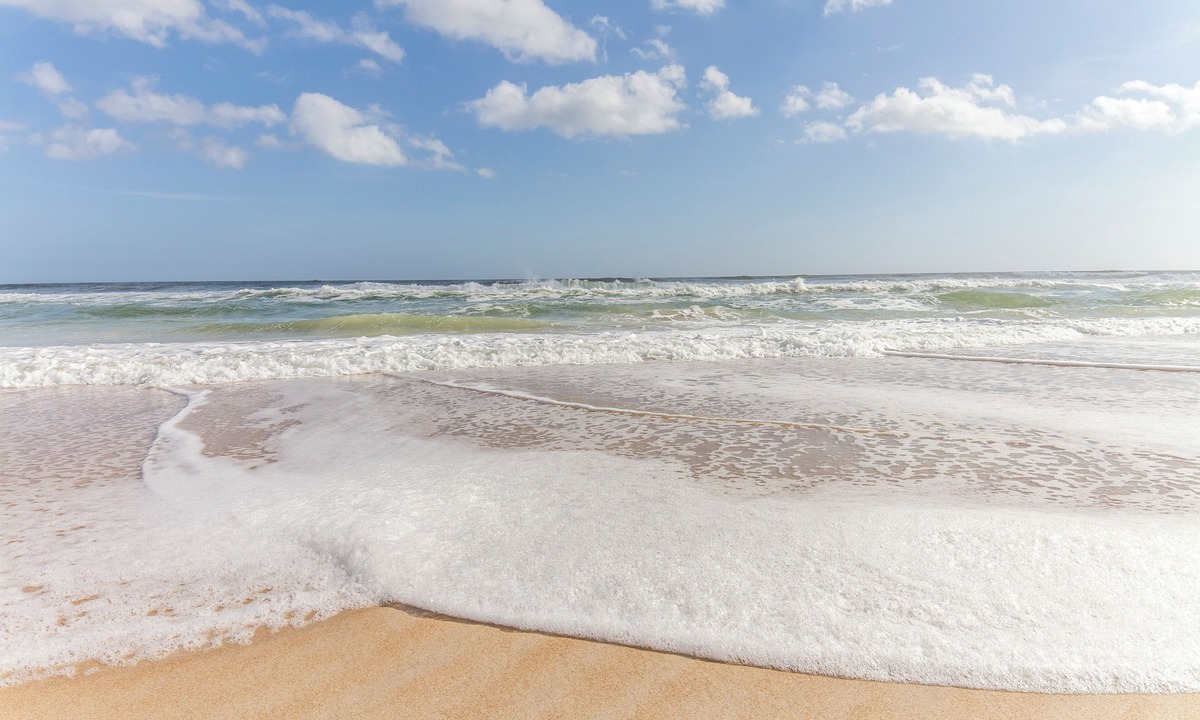 Crescent Beach Condo | Four Winds by Distinctive Beach Rentals