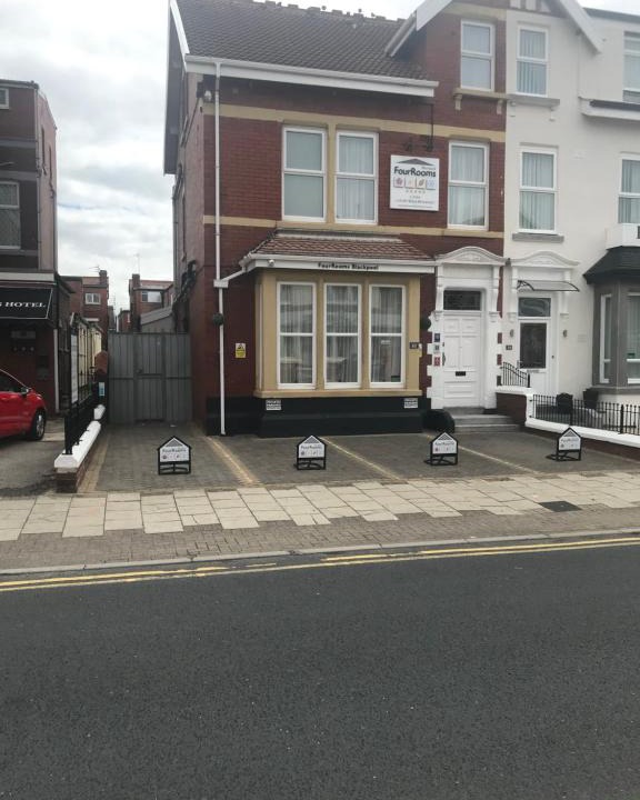 Blackpool Town Center Bed & Breakfast | FourRooms - Couples Only