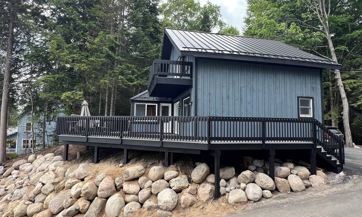 Town of Webb Cabin | Fourth Lake Getaway Lodges ~ Sunnyside Lodge