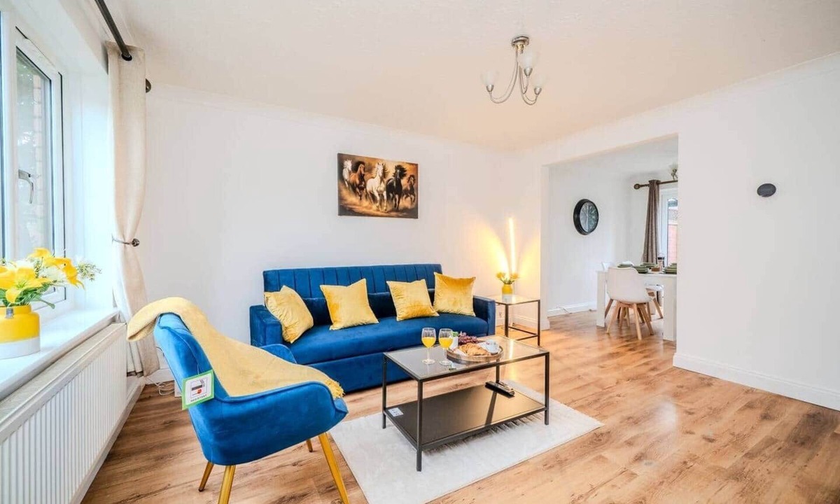 Maidenbower House | Fowler House – Modern 3-Bedroom Stay