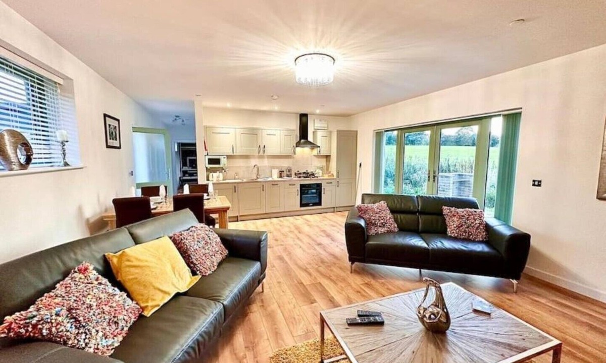 Tredunnock Cabin | Fox Acre Lodge - Amazing Views