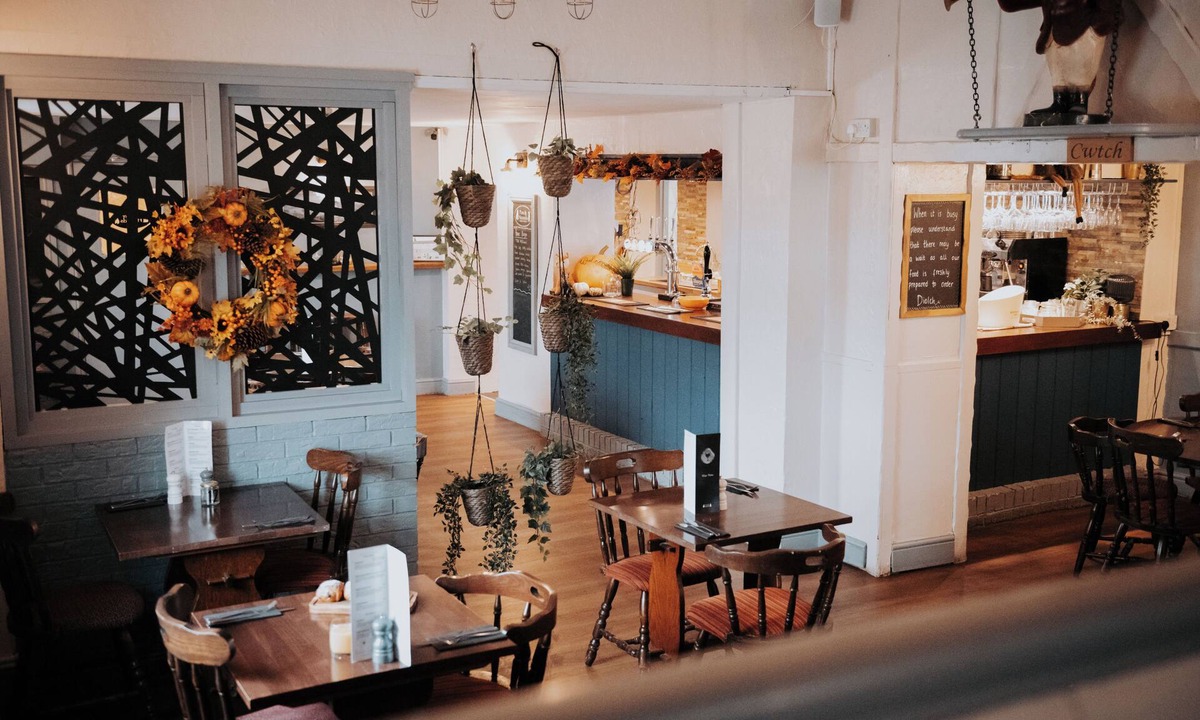 Banc-y-felin Bed & Breakfast | Fox and Hounds Inn