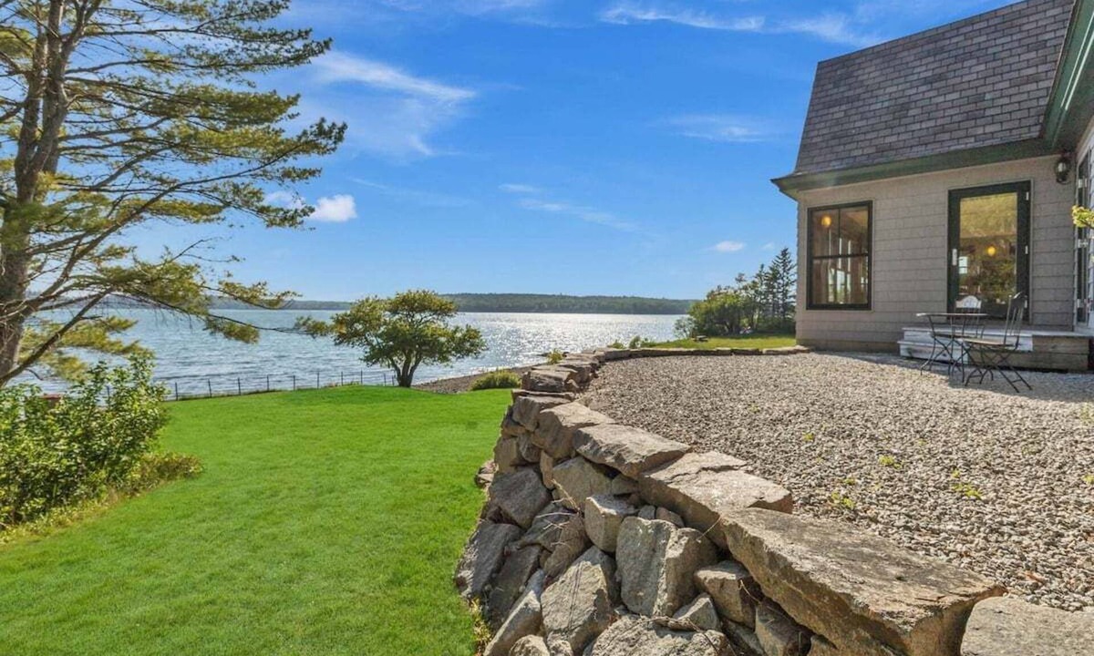 East Sullivan House | Fox Beach House! Oceanfront home, sleeps 10!