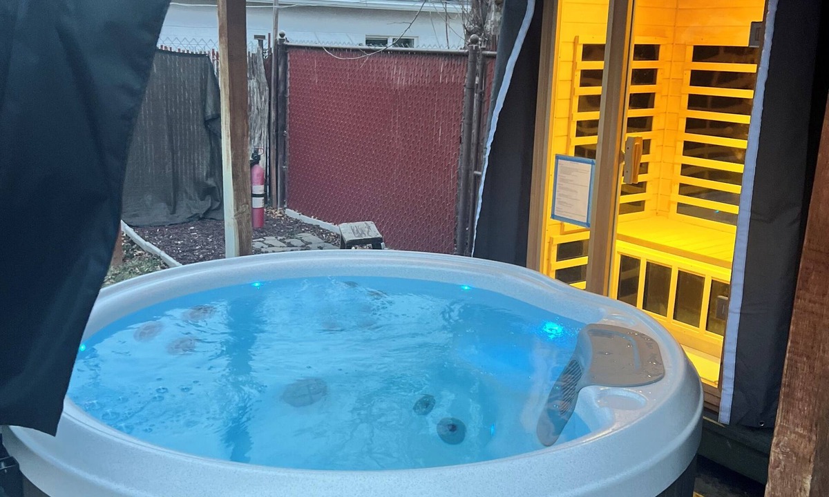 South Salt Lake House | Fox Den Cozy Bungalow 3 Bedrooms with Hot Tub, Sauna