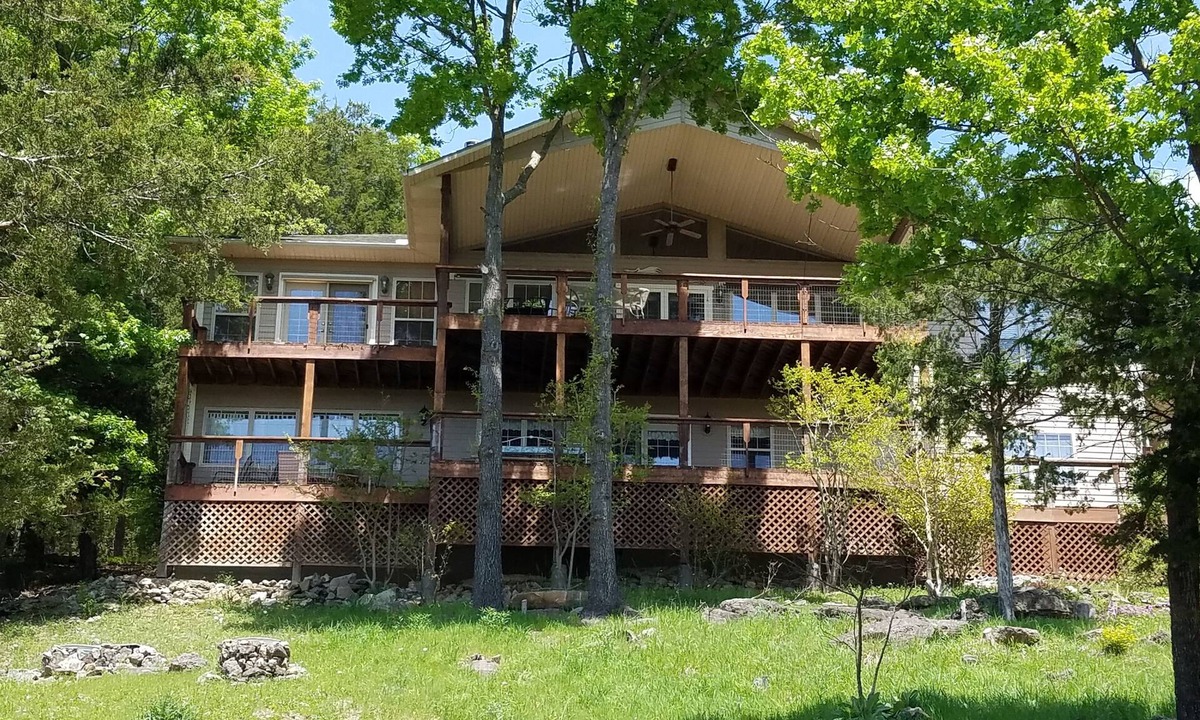 Garfield House | Fox Den- MAGNIFICENT Lake View! 5 minute walk or drive to shoreline!
