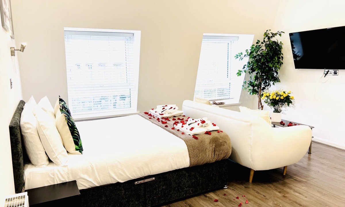 Barbican Apartment | Fox House, Studio Apartments