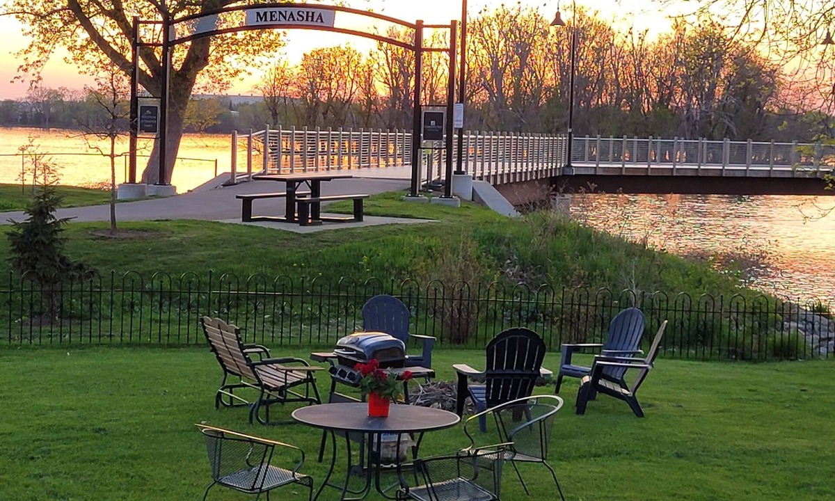 Menasha House | Fox River Retreat #3 n