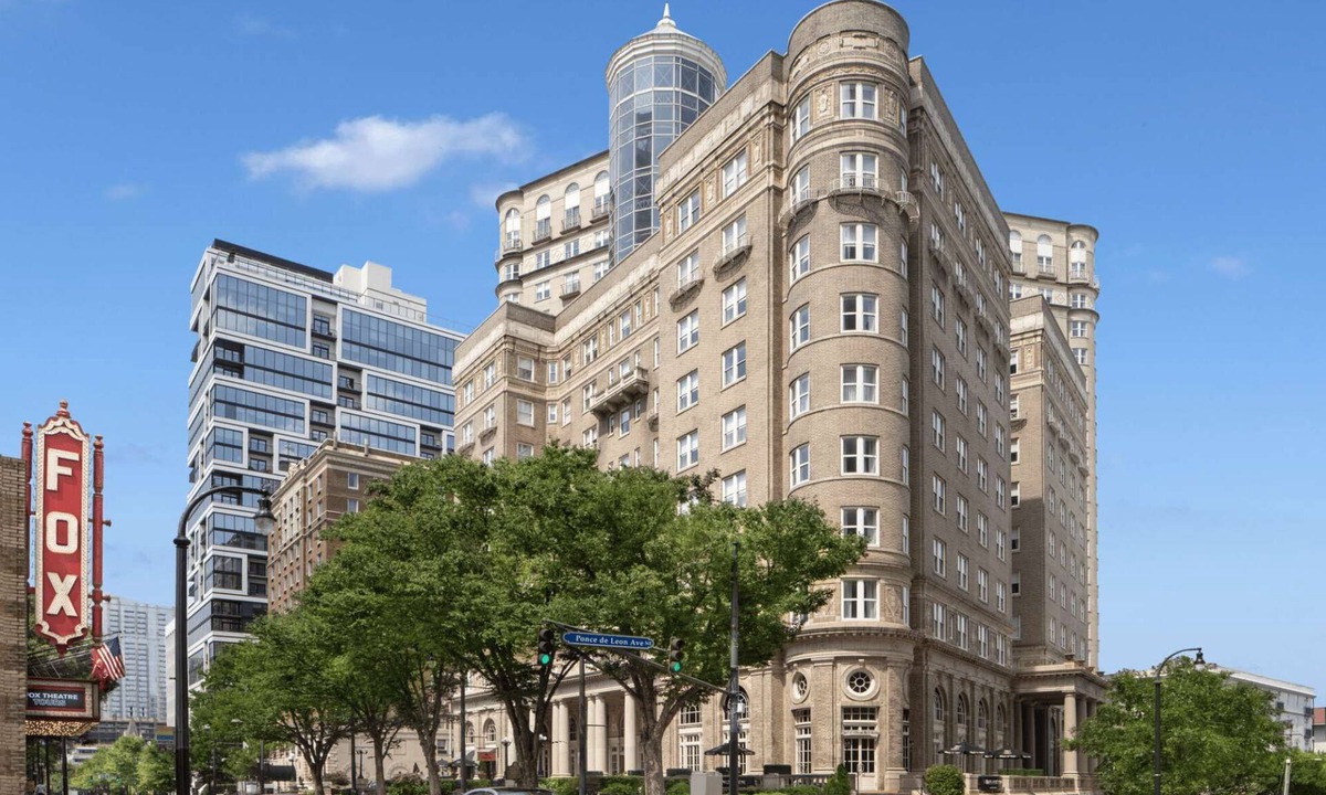 Midtown Hotel | Fox Theatre Next Door | Rooftop Fitness + Dining