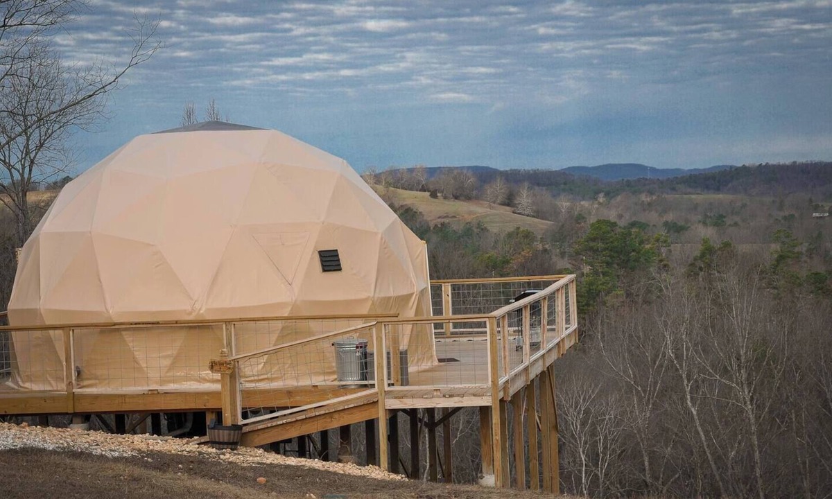 Eureka Springs Apartment | Fox Wood Luxury Dome with large deck, Indoor Jacuzzi, built-in hammock and mountain views - only 15 minutes from downtown Eureka Springs and 8 minutes from Beaver Lake.