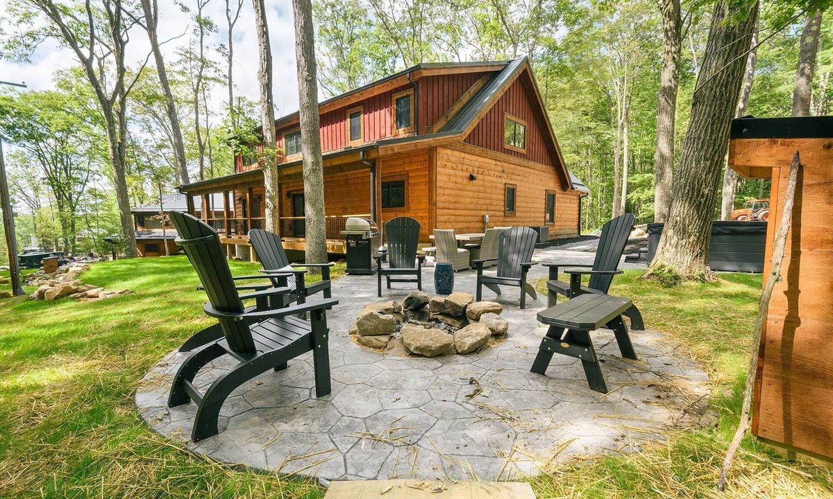 Oakland House | Foxcroft: Lake Access w. Dock Slip, Hot Tub, Pool Table