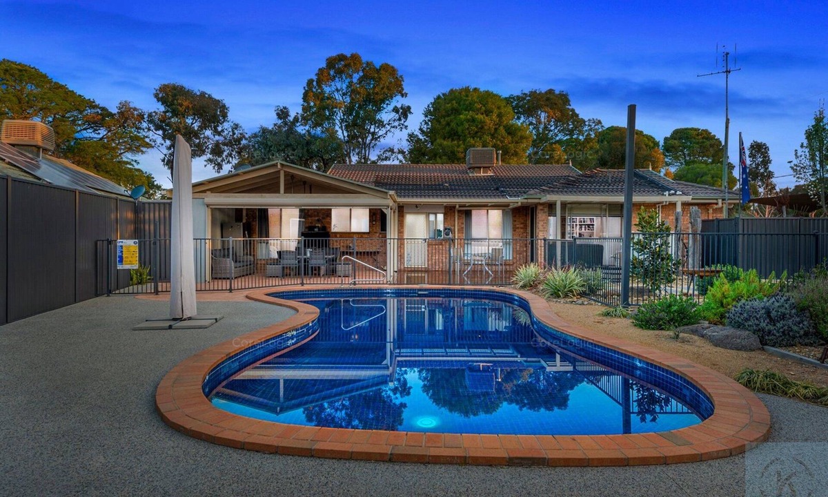 Tocumwal House | Foxes on the Green Tocumwal