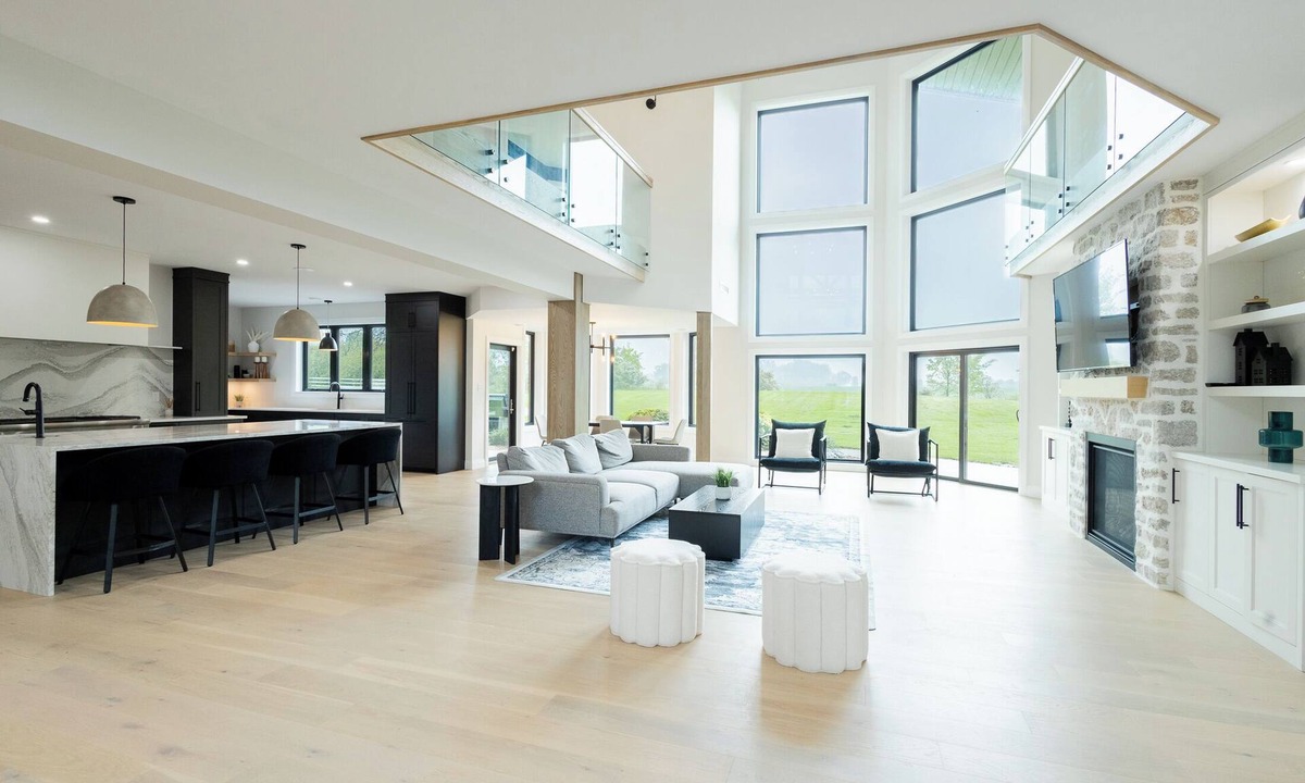 Huron East House | FOXFIELD ESTATE- LUXURY 7 BR COTTAGE WITH INDOOR POOL AND GAMES ROOM