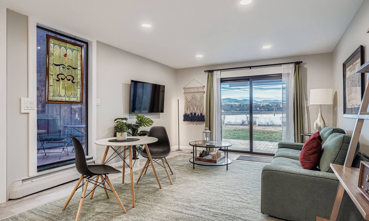 Lakewood House | FoxGardens: Incredible Lake & Mtn View. Private. Secure