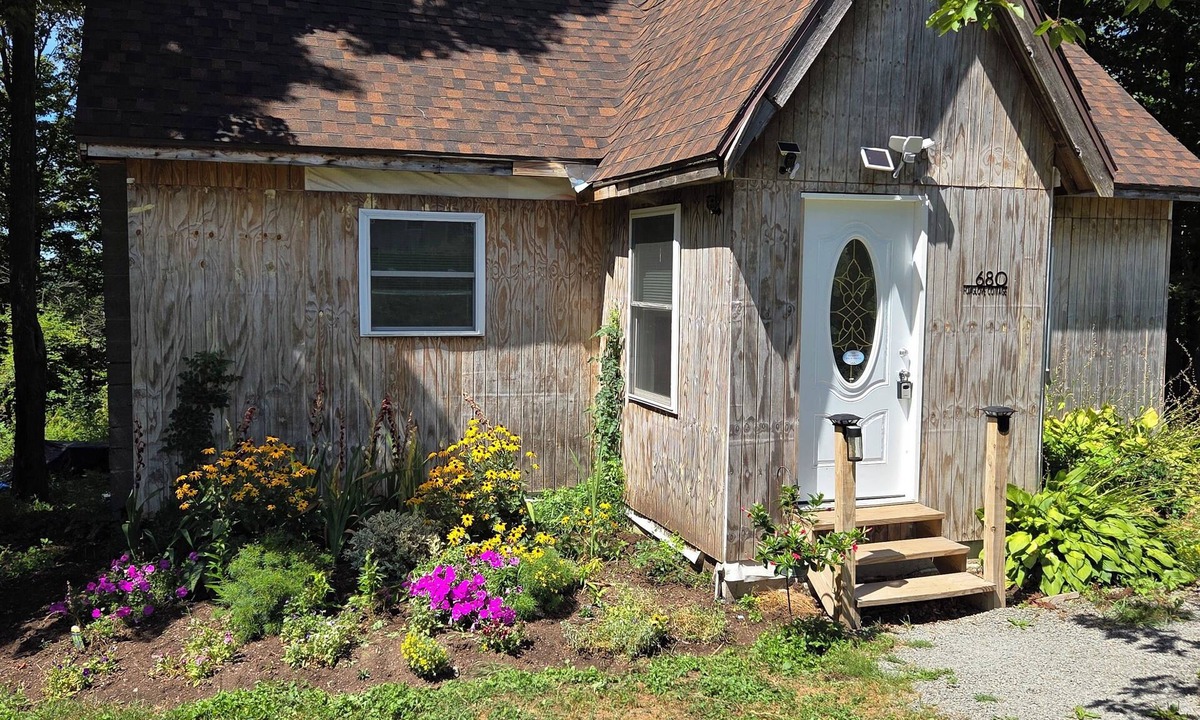 Montrose Cottage | Foxglove Cottage - A Country Retreat