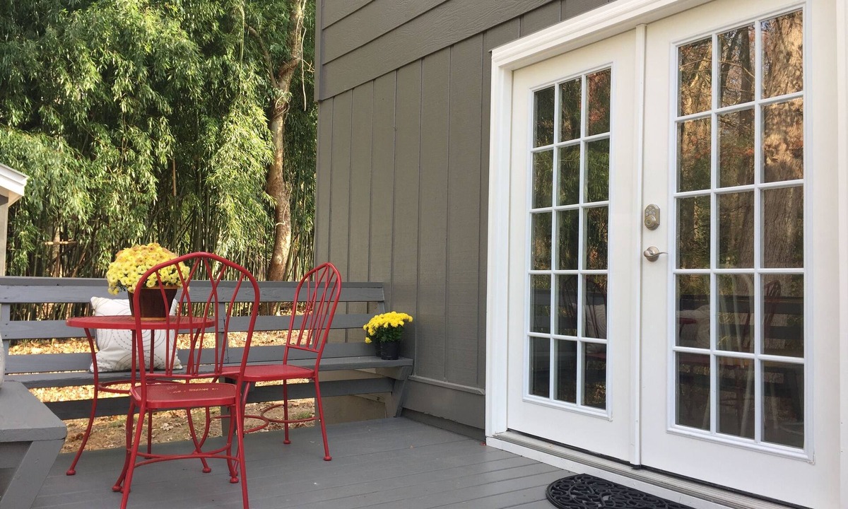 Hendersonville Cottage | Foxhole Cottage - Close to downtown