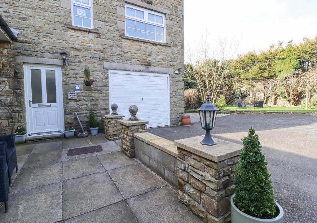 Giggleswick House | Foxholes Lodge