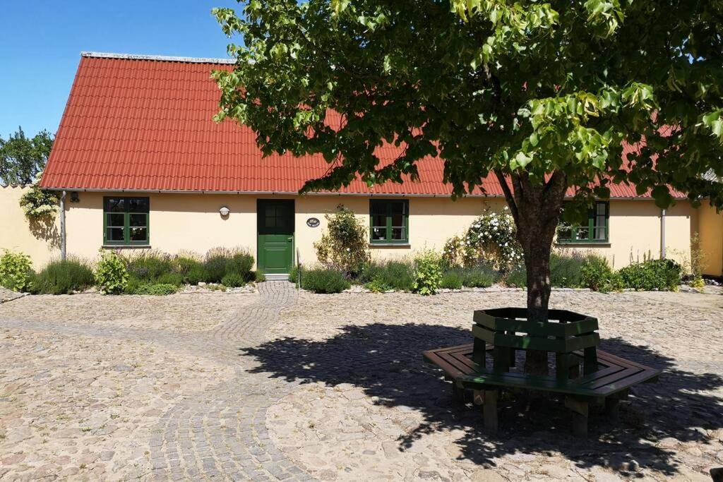 Ugledige House | Foxhouse