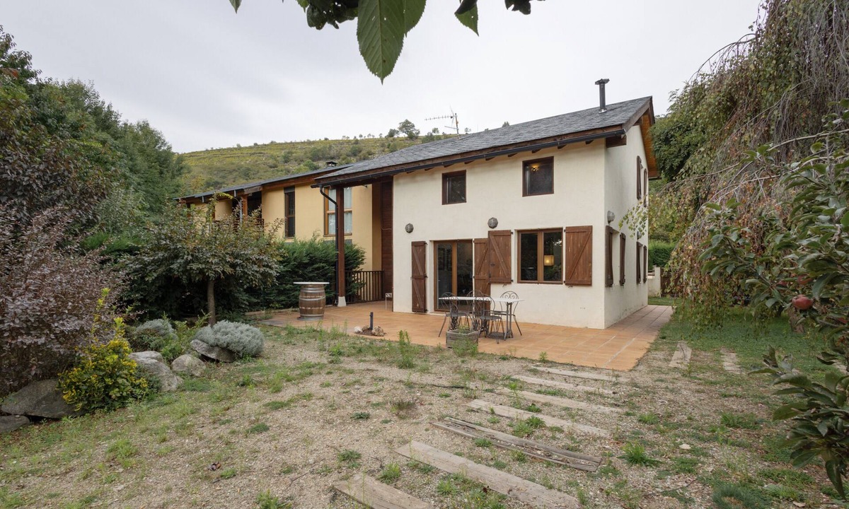 Angoustrine House | Independent House in Angoustrine