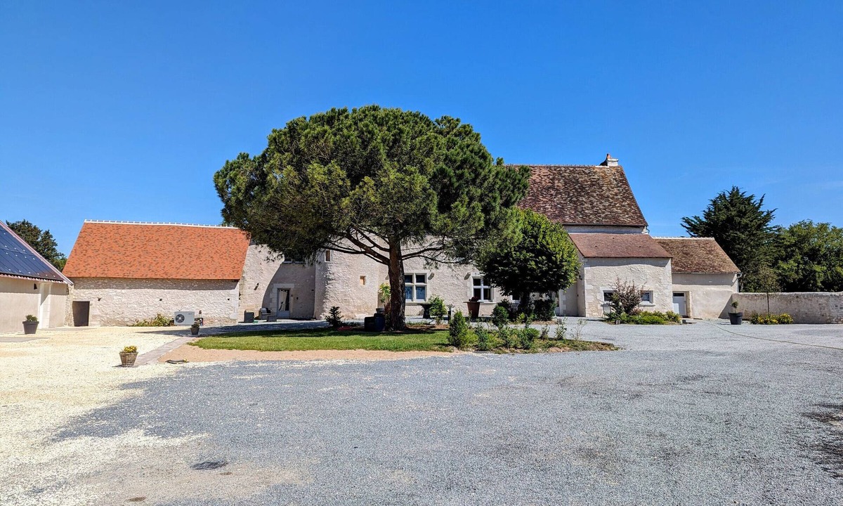 Douadic Cottage | Historic 2BR Cottage with Modern Amenities & Shared Pond in Brenne Park
