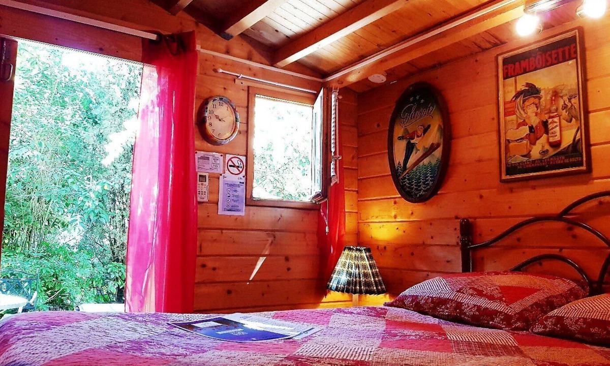 Durfort-et-Saint-Martin-de-Sossenac Bed & Breakfast | Chambre Églantine - Tiny Room with Private Garden