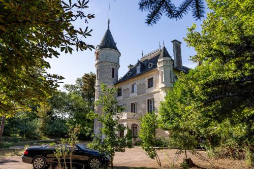 Javerlhac-et-la-Chapelle-St-Robert Bed & Breakfast | château de Puymoger