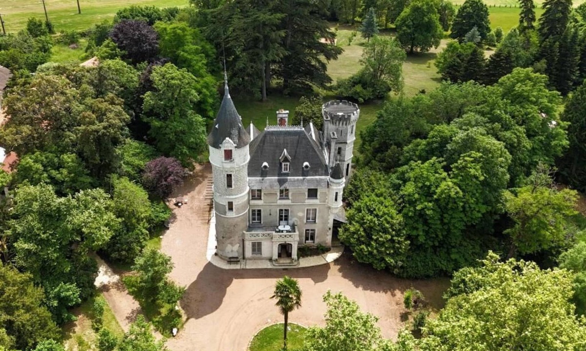 Javerlhac-et-la-Chapelle-St-Robert House | Château de Puymoger