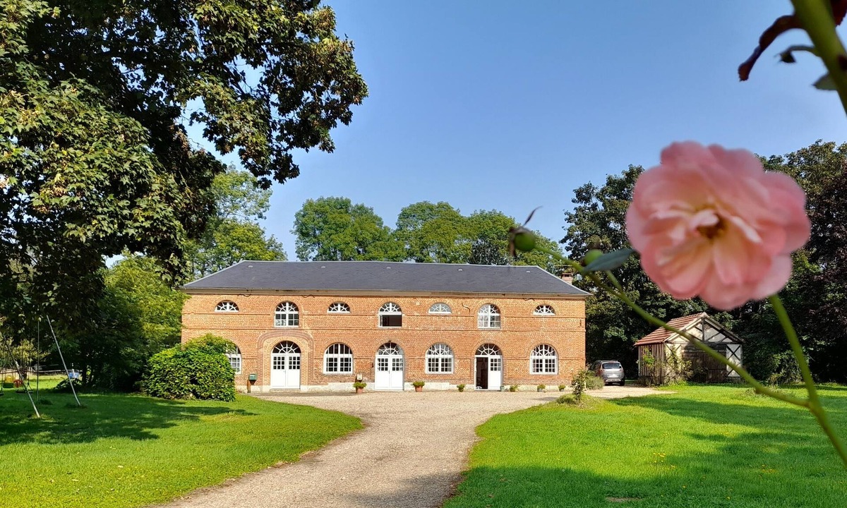 La Chapelle-du-Bois-des-Faulx House | The Castle Stables