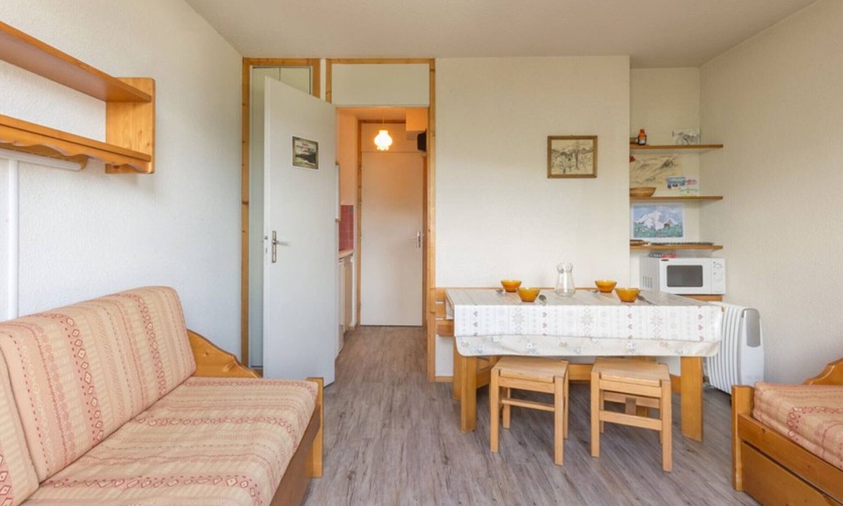 Montchavin Apartment | Cozy studio near slopes, valley view