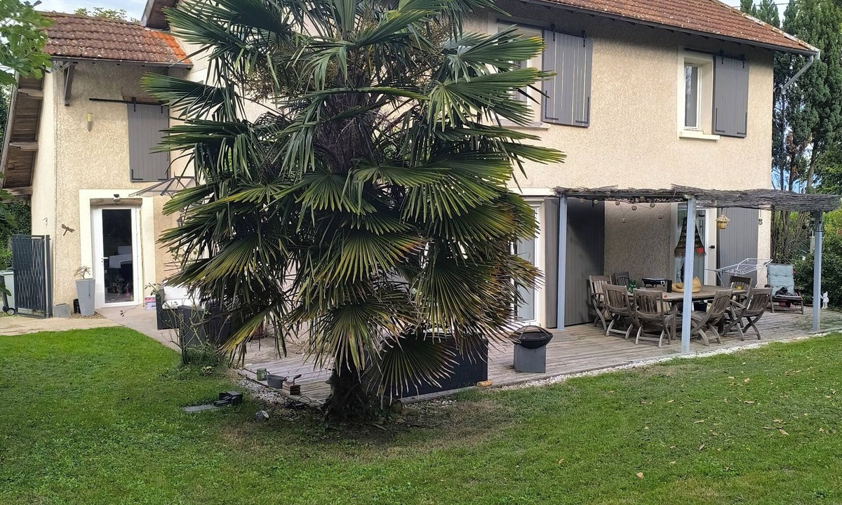 Veyrins-Thuellin House | Country-style house in a quiet location