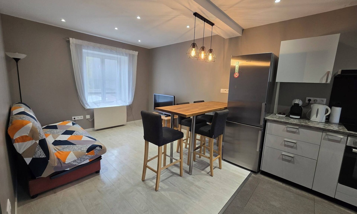 Les Avenieres Apartment | Large modern apartment, parking -near Walibi
