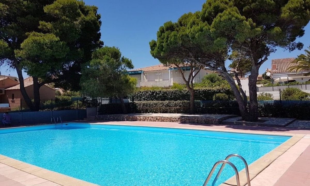 Foulquines Villa | Air-Conditioned 3-Room Villa with Pool, Terrace, and Parking - Sleeps 4