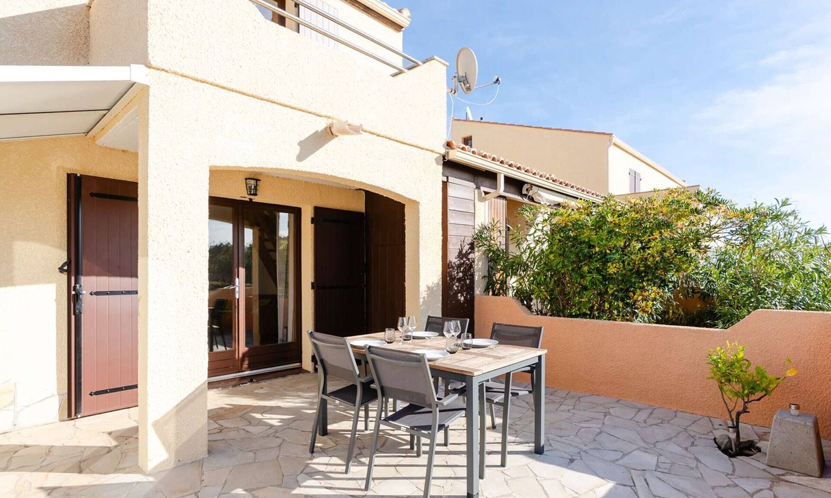 Foulquines Villa | 3-bedroom house with pool, AC and parking in Narbonne-Plage