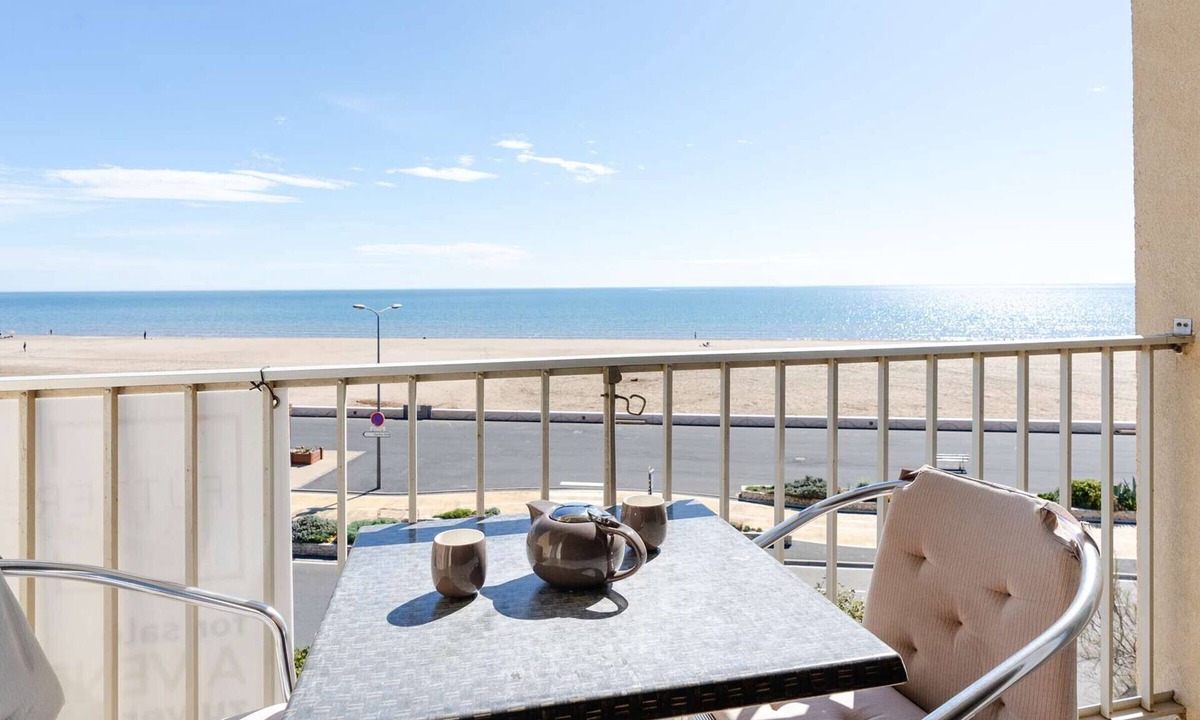 Narbonne-Plage Apartment | 1BR apartment on sea front with balcony in Narbonne Plage