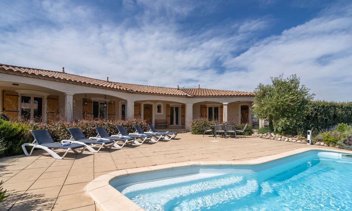 Pouzols-Minervois Villa | Stylish Villa with Terrace