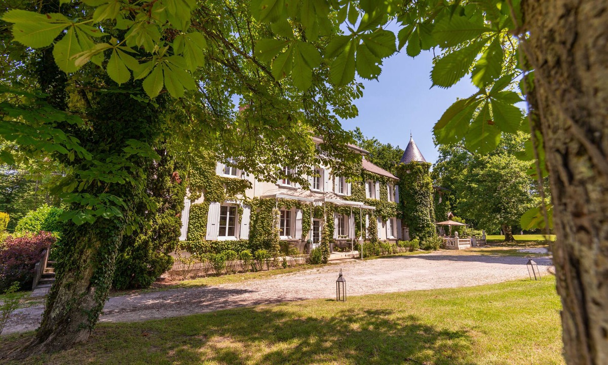 Saint-Etienne-de-Saint-Geoirs Other | Château des Ayes * lodging wedding seminar restaurant