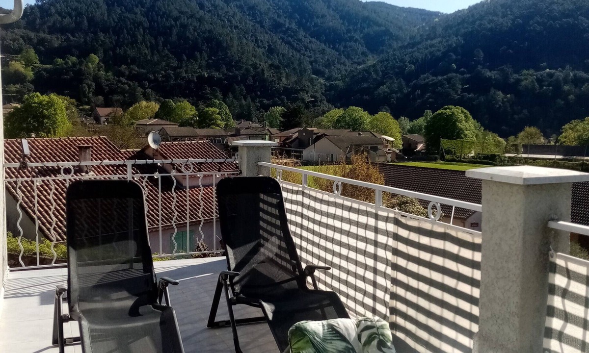 Saint-Etienne-Vallee-Francaise Apartment | Apartment 'L'Enclos' with Mountain View, Private Terrace and Shared Garden