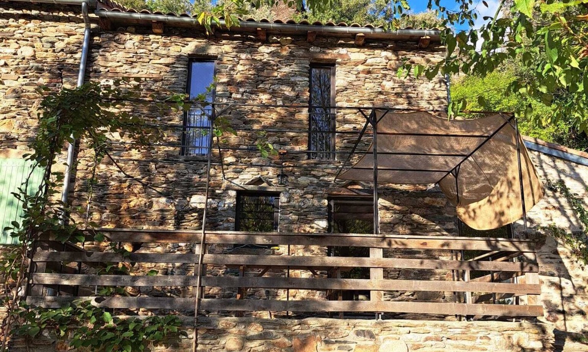 Saint-Etienne-Vallee-Francaise House | Complete riverside accommodation for 8 people.