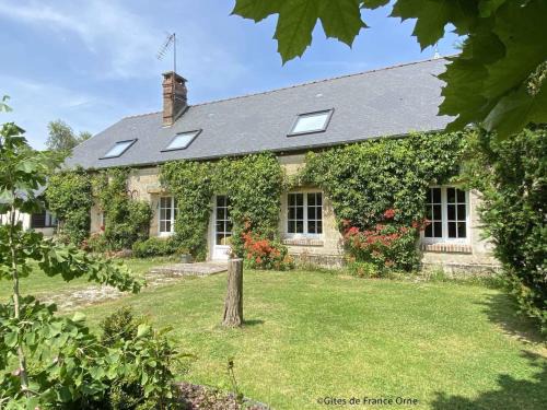 Saint-Evroult-Notre-Dame-du-Bois House | Longère spacieuse avec jardin à Saint-Evroult, animaux admis sur demande - FR-1-497-257